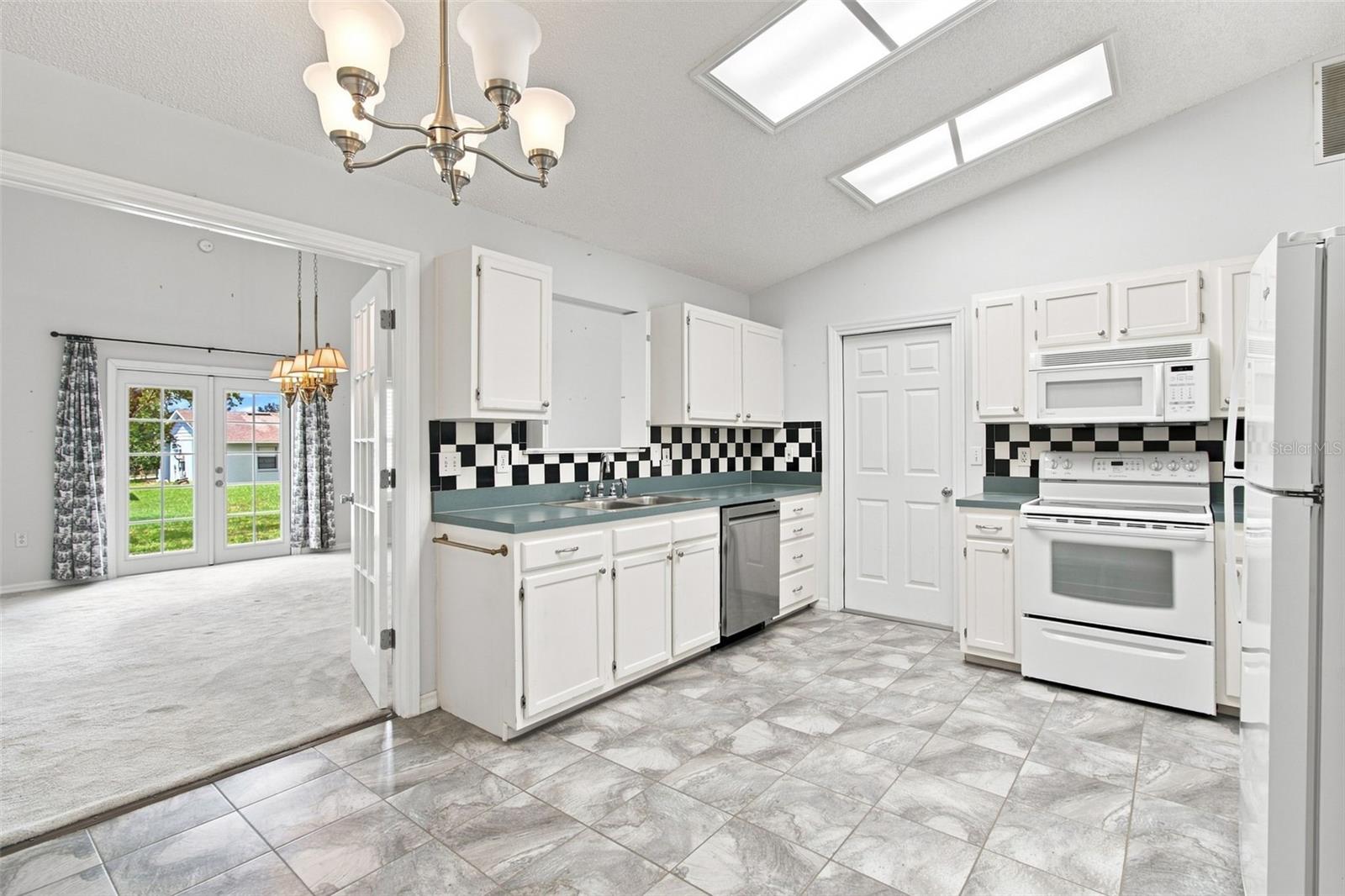 863 WISTERIA PLACE