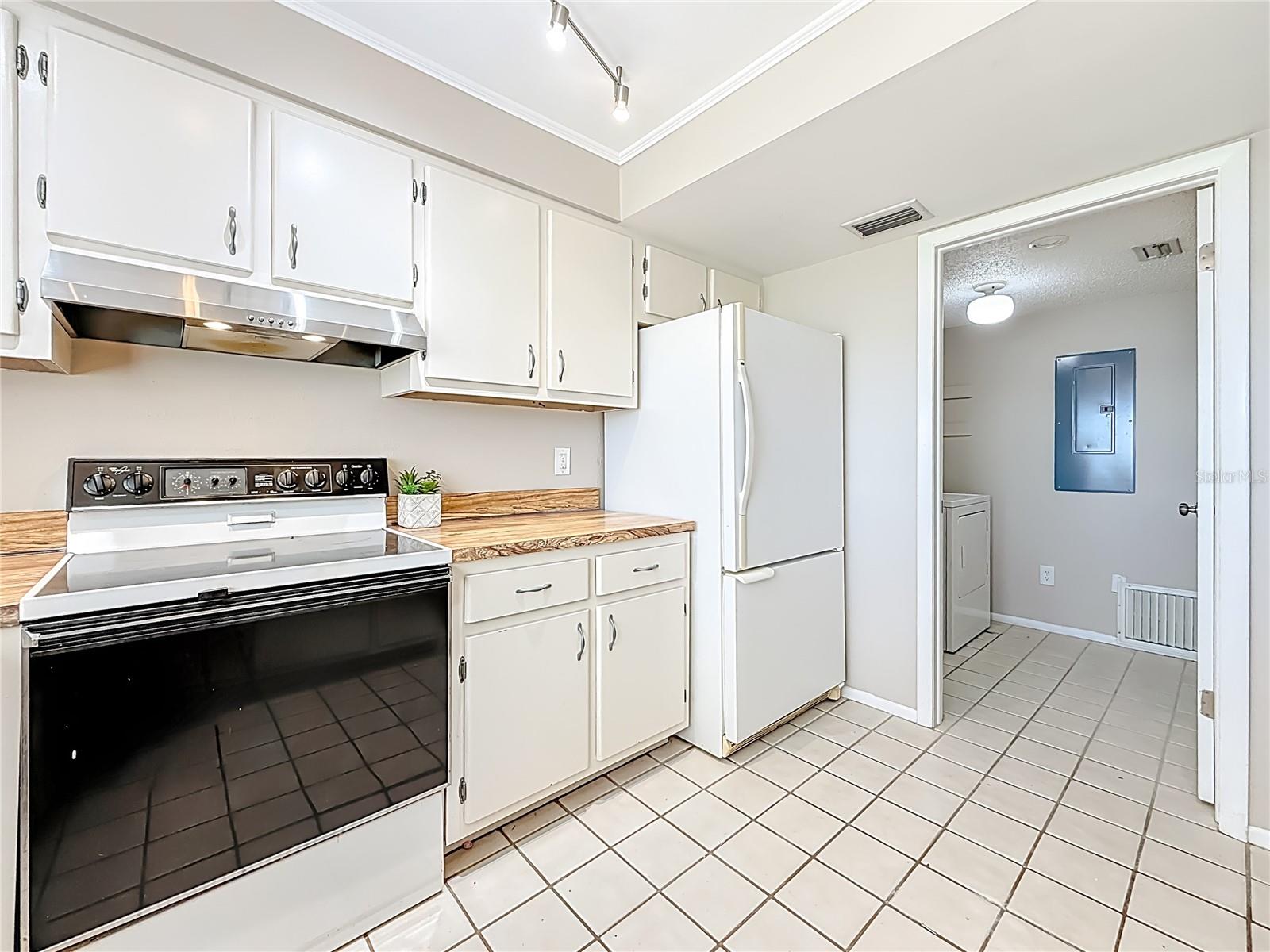 TOWNHOMES OF LAKE SEMINOLE - Residential