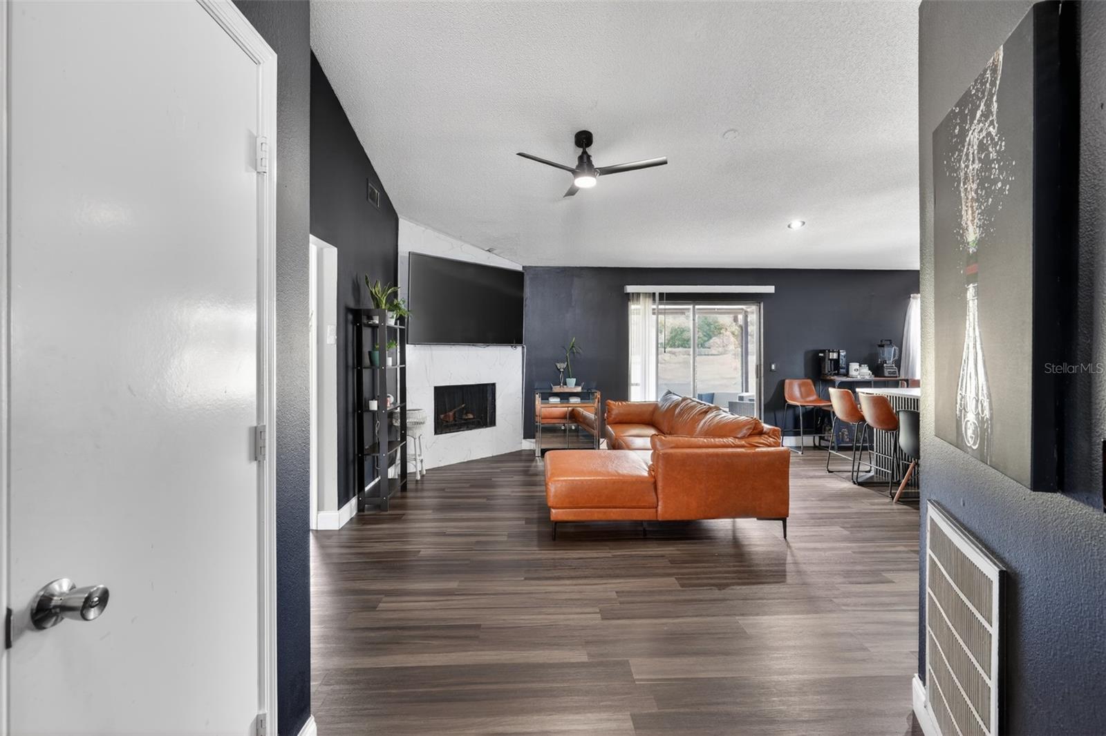 QUEENS COVE - Residential
