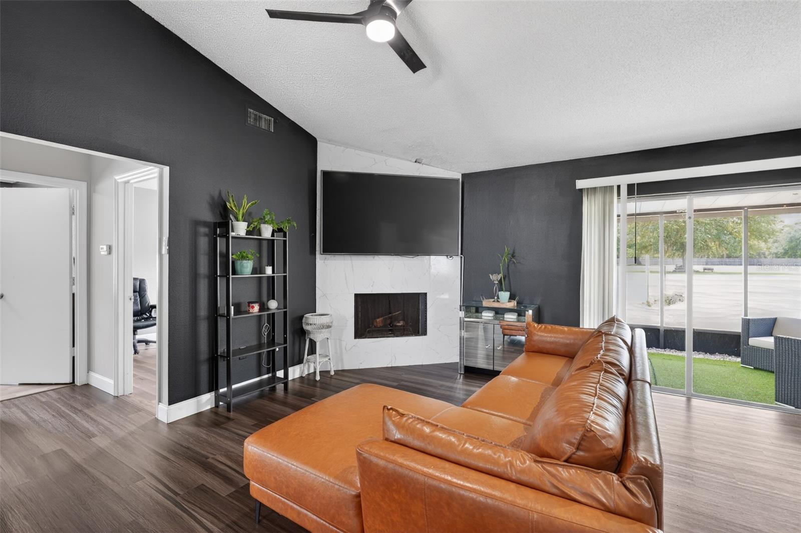QUEENS COVE - Residential