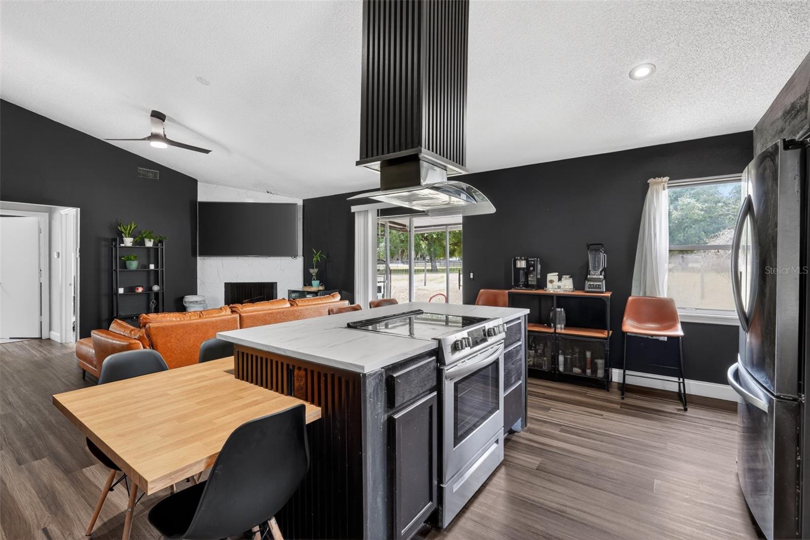 QUEENS COVE - Residential