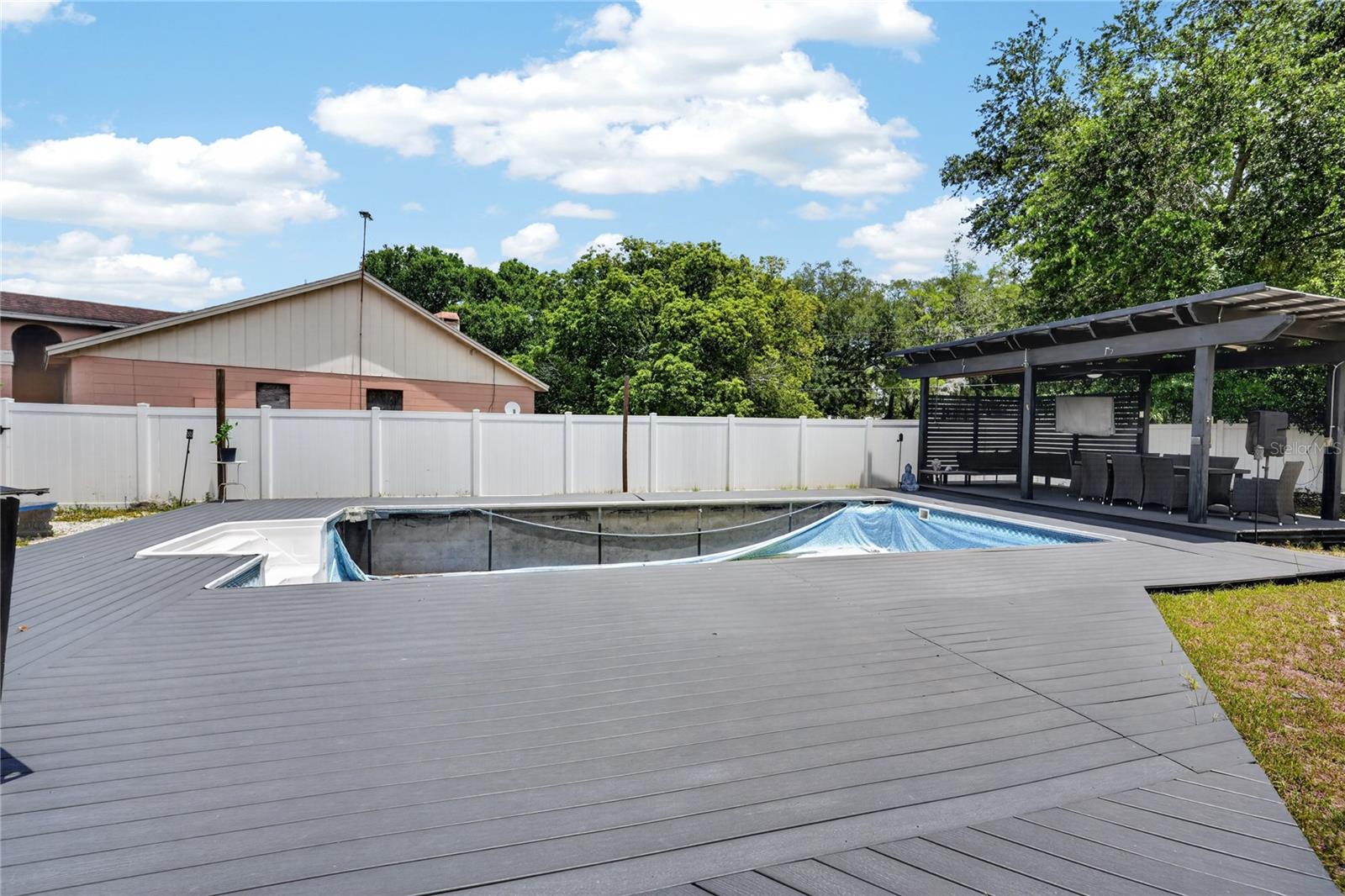 QUEENS COVE - Residential