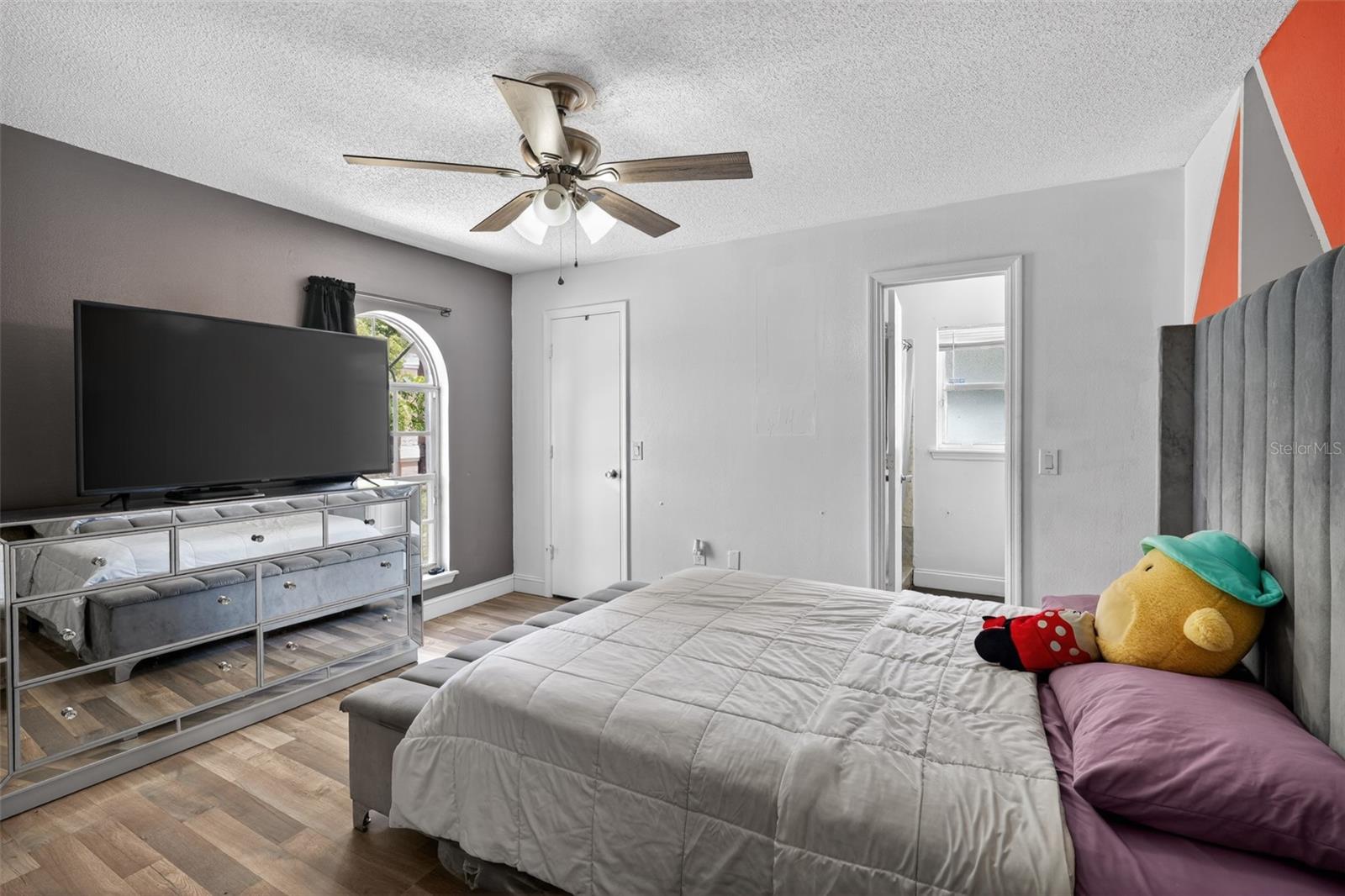 QUEENS COVE - Residential