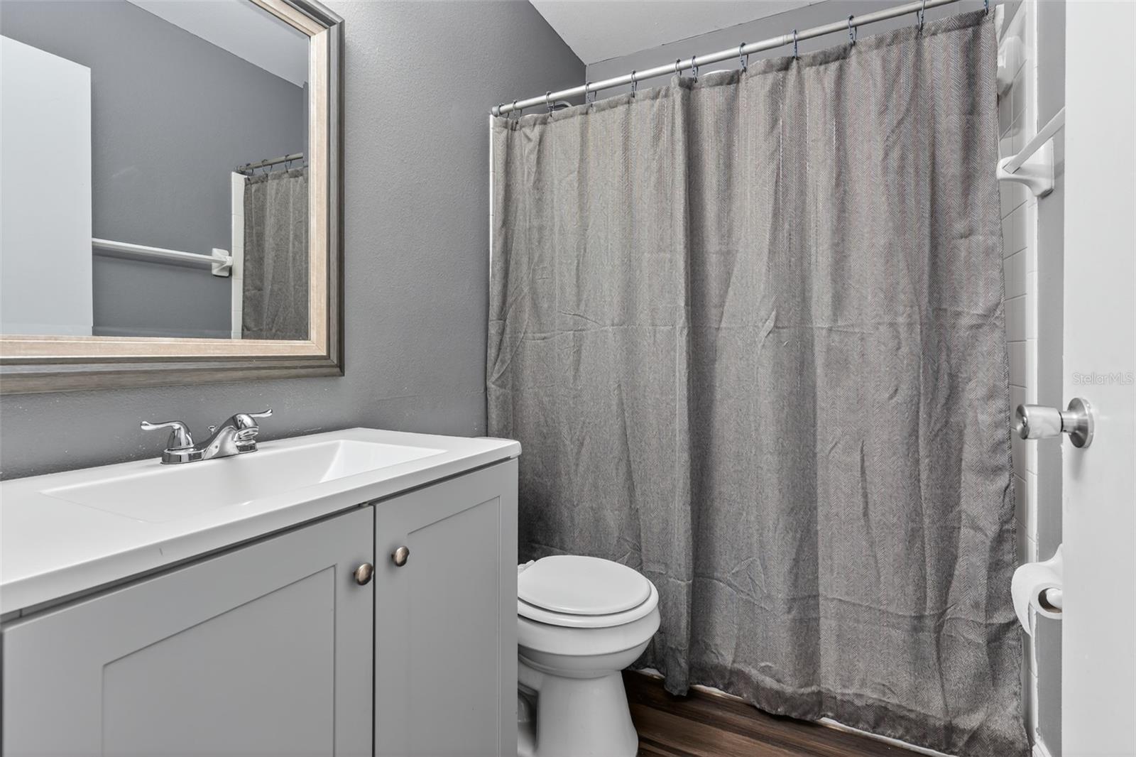 QUEENS COVE - Residential