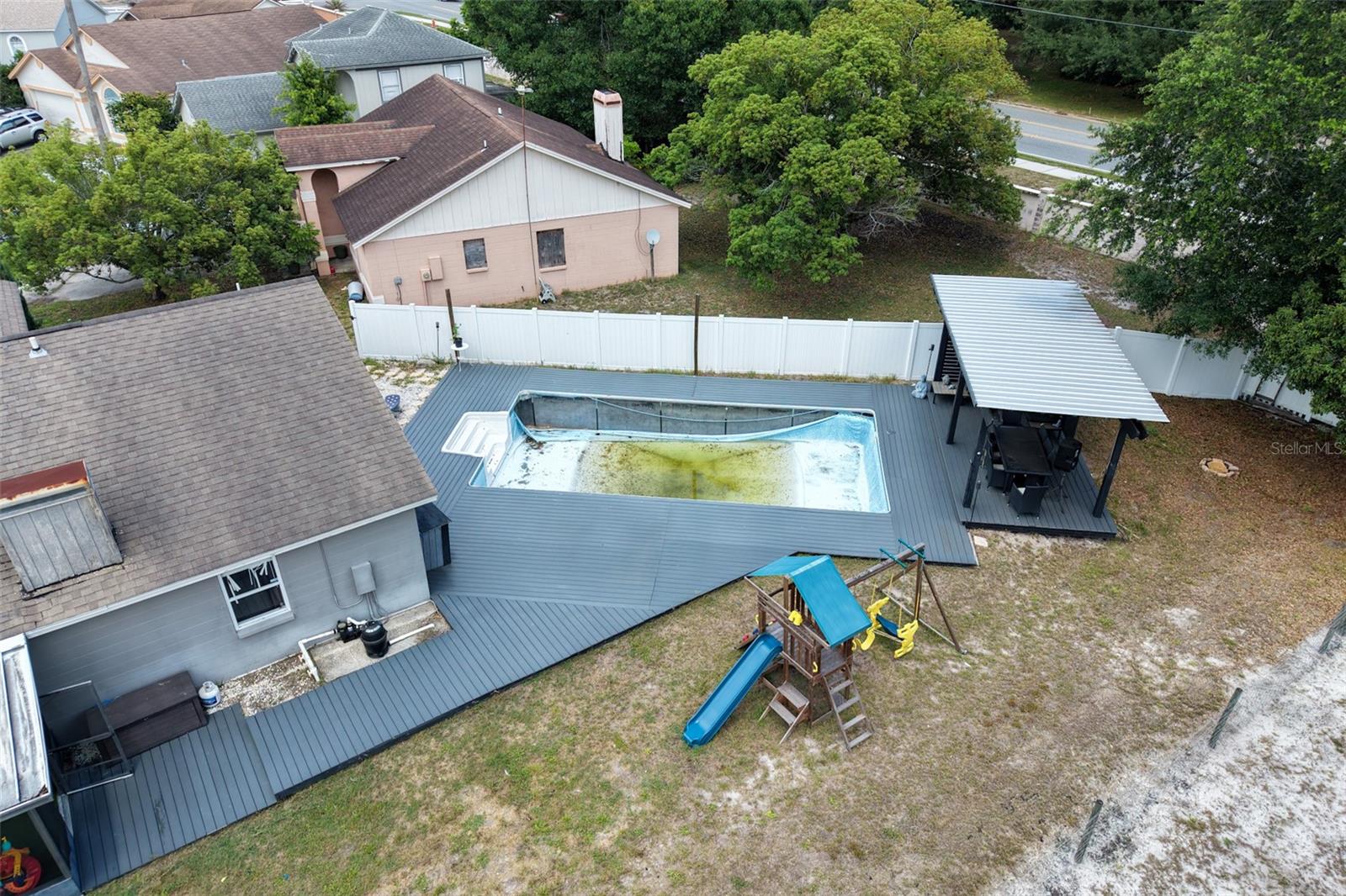 QUEENS COVE - Residential