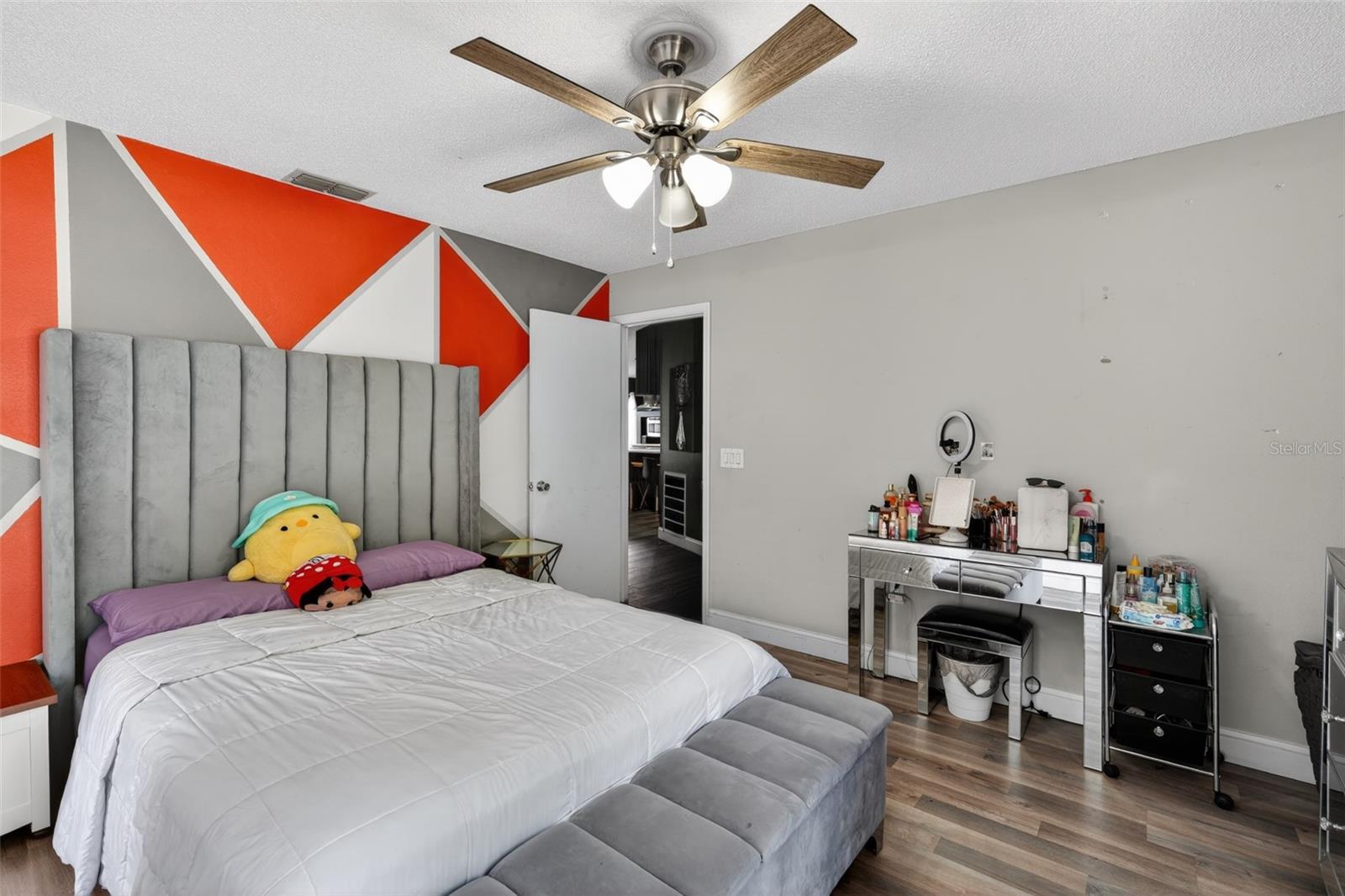 QUEENS COVE - Residential