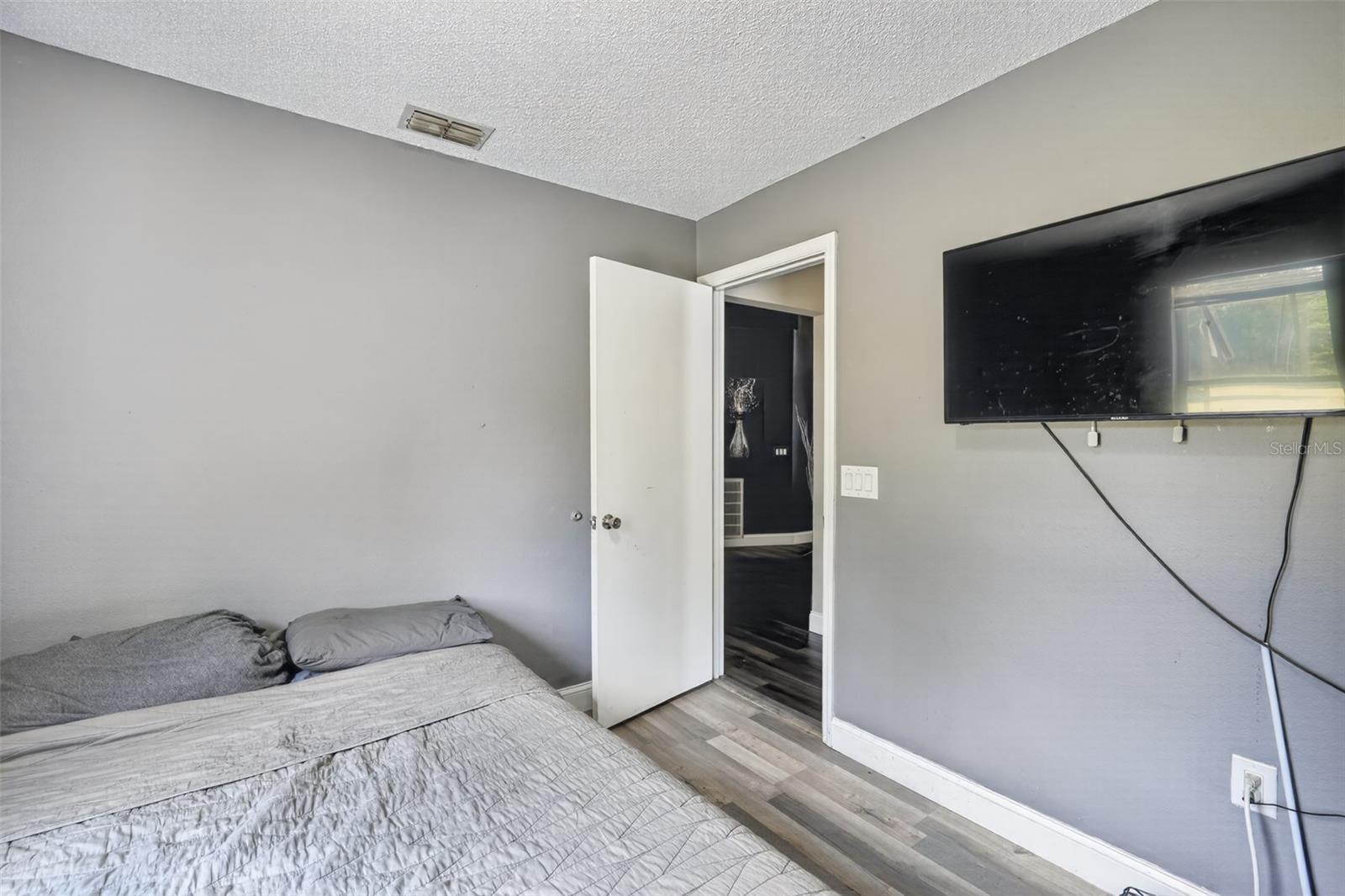 QUEENS COVE - Residential