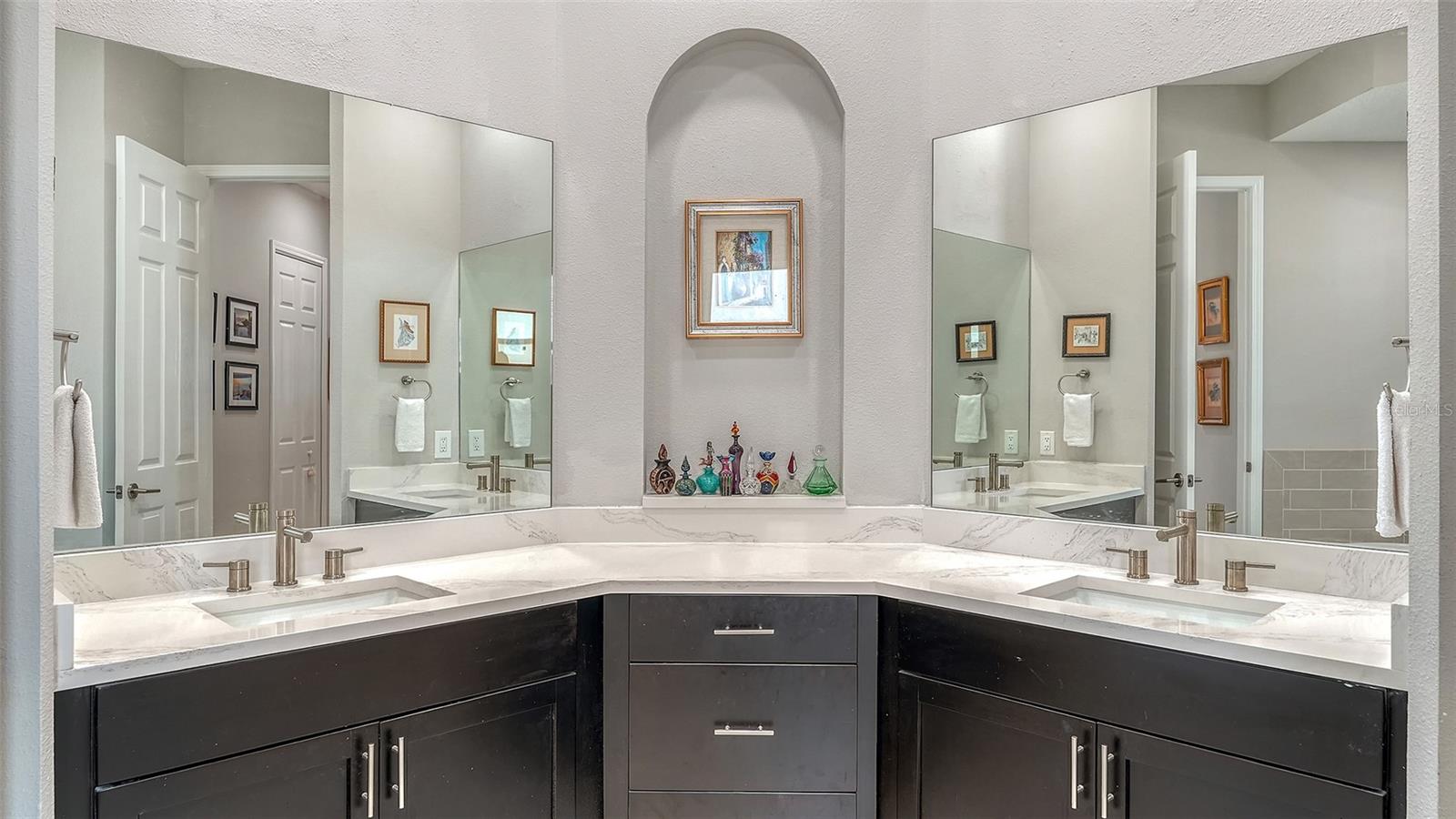 LEGENDS BAY - Residential