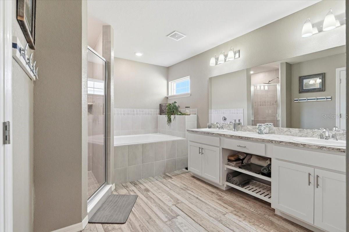 HUNTERS CROSSING PH 4 - Residential