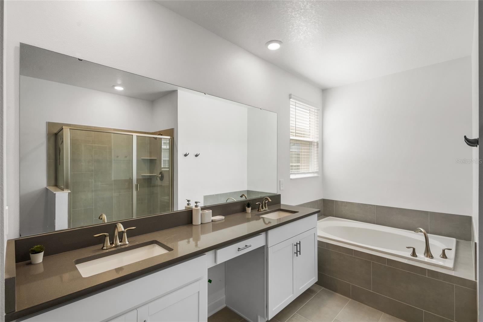 FOX NORTH - Residential Lease