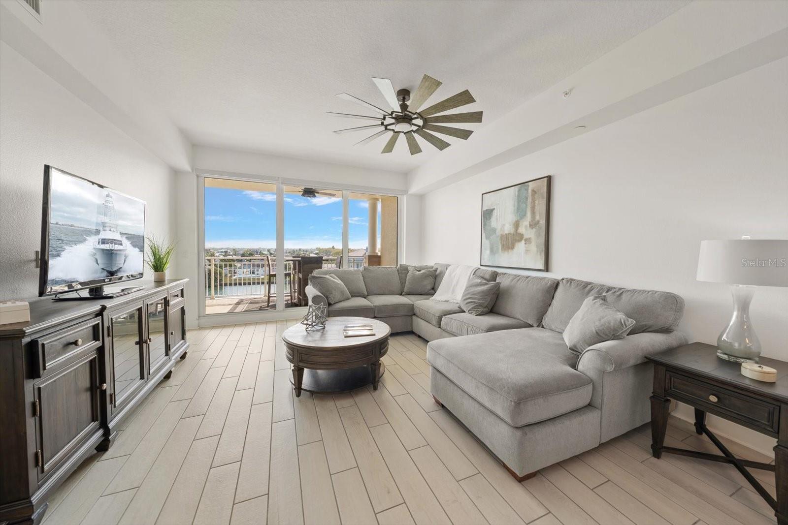 DOLPHIN HARBOUR CONDO - Residential