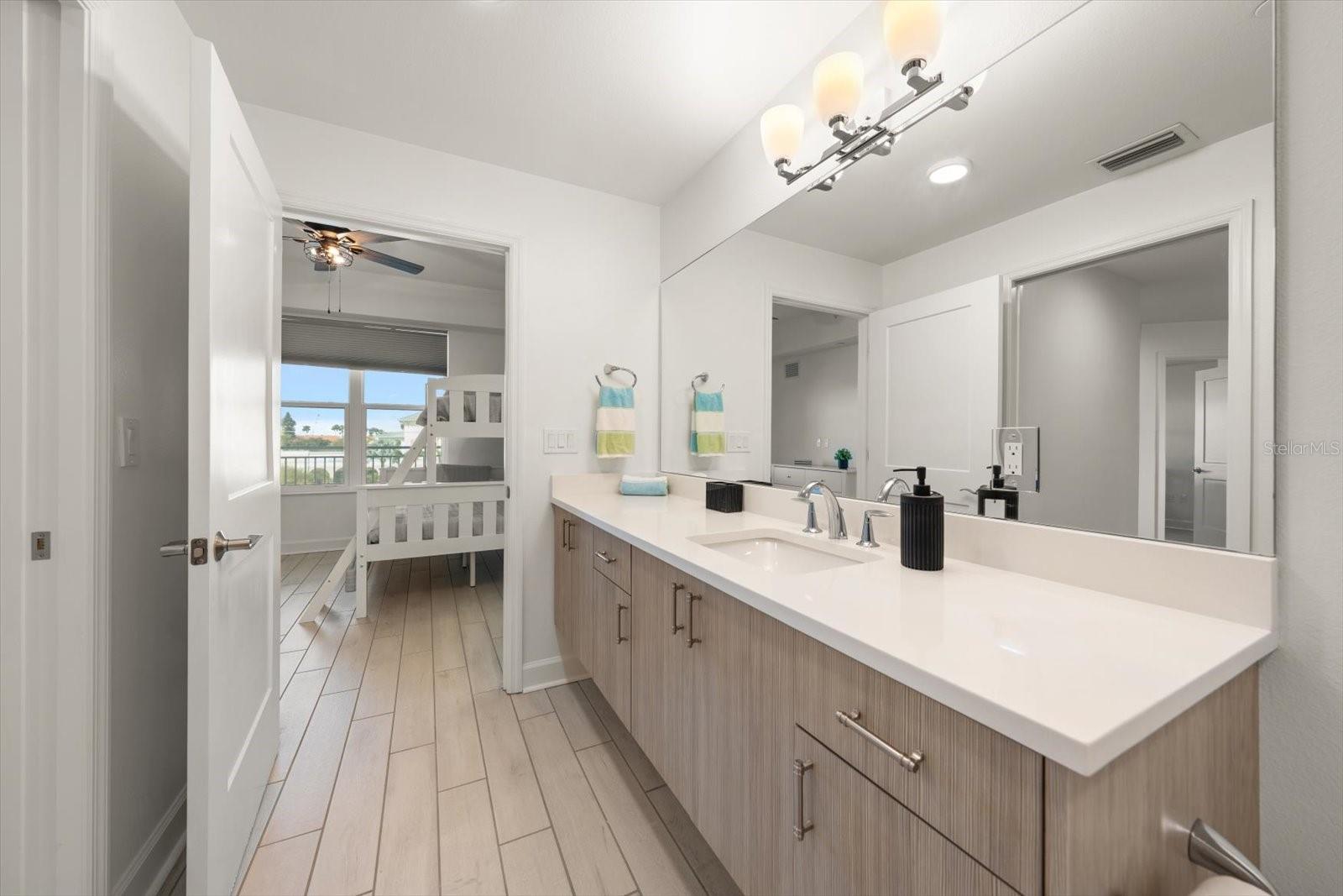 DOLPHIN HARBOUR CONDO - Residential