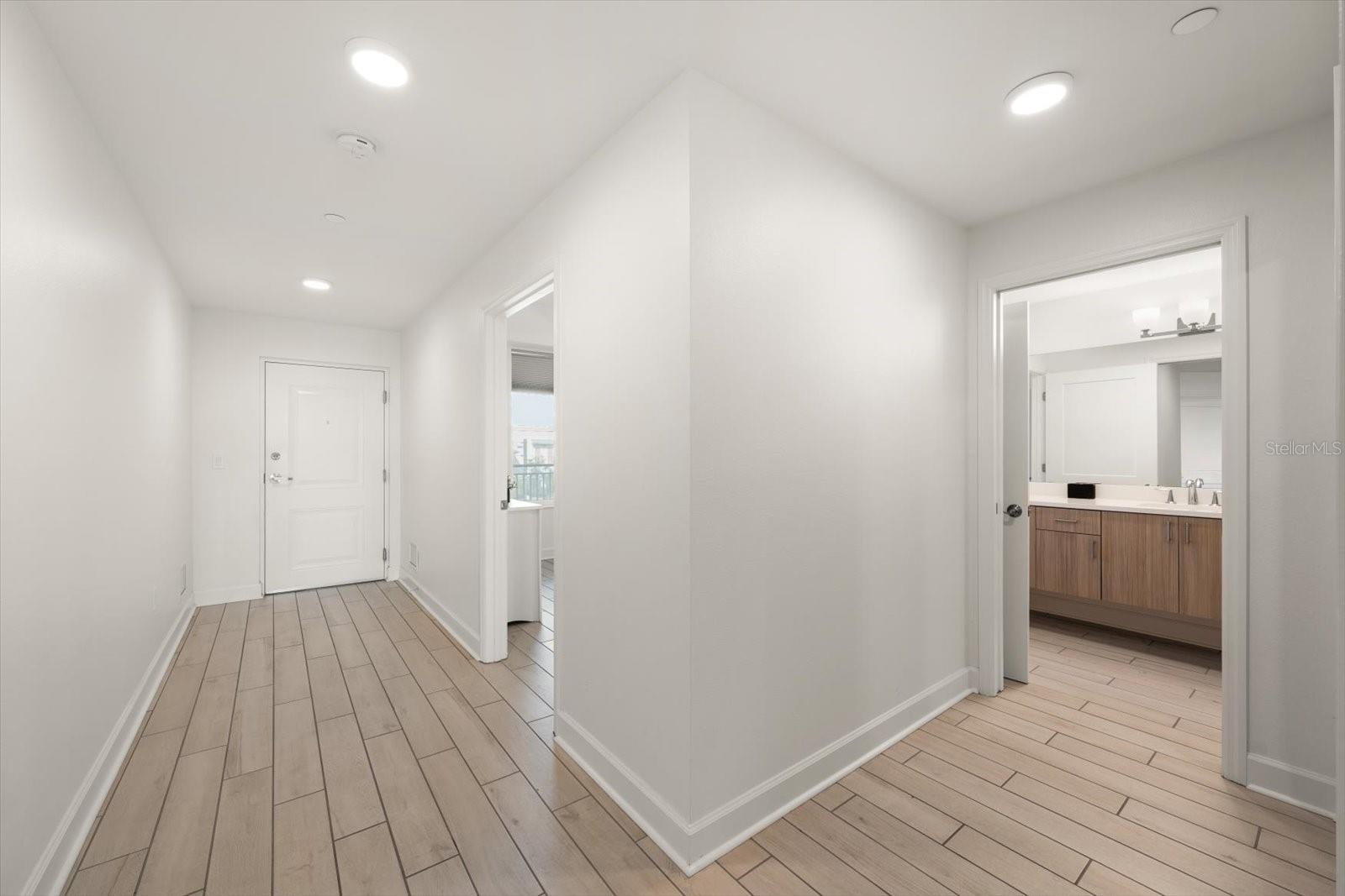 DOLPHIN HARBOUR CONDO - Residential