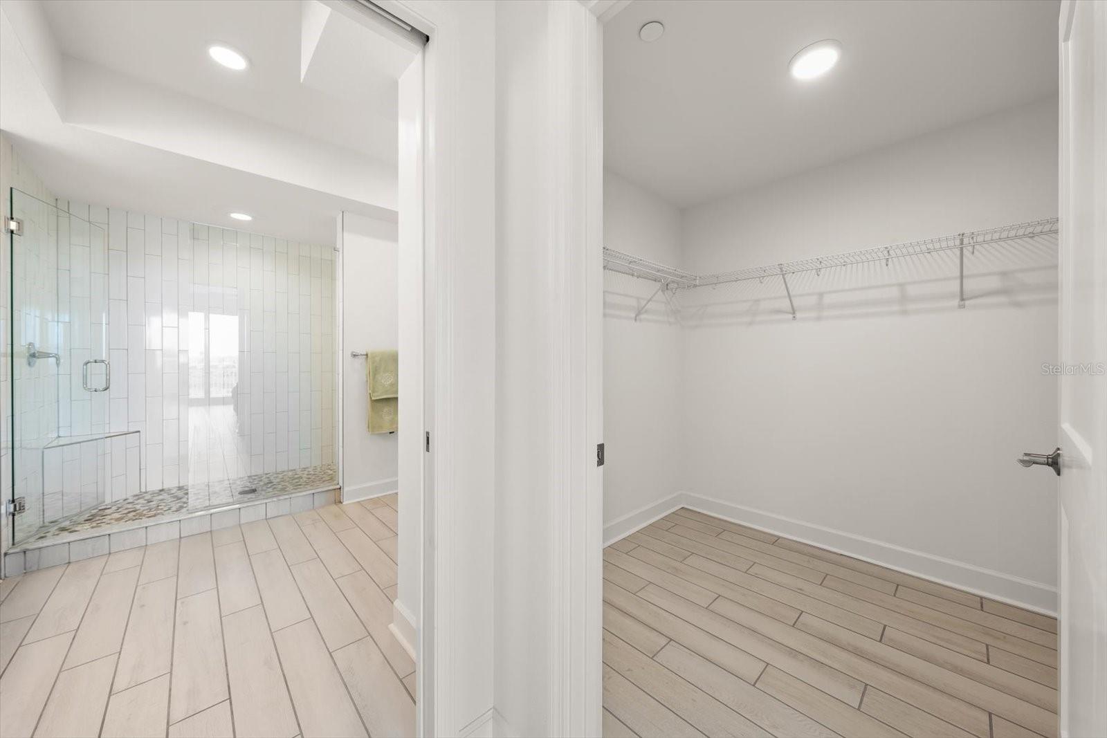 DOLPHIN HARBOUR CONDO - Residential