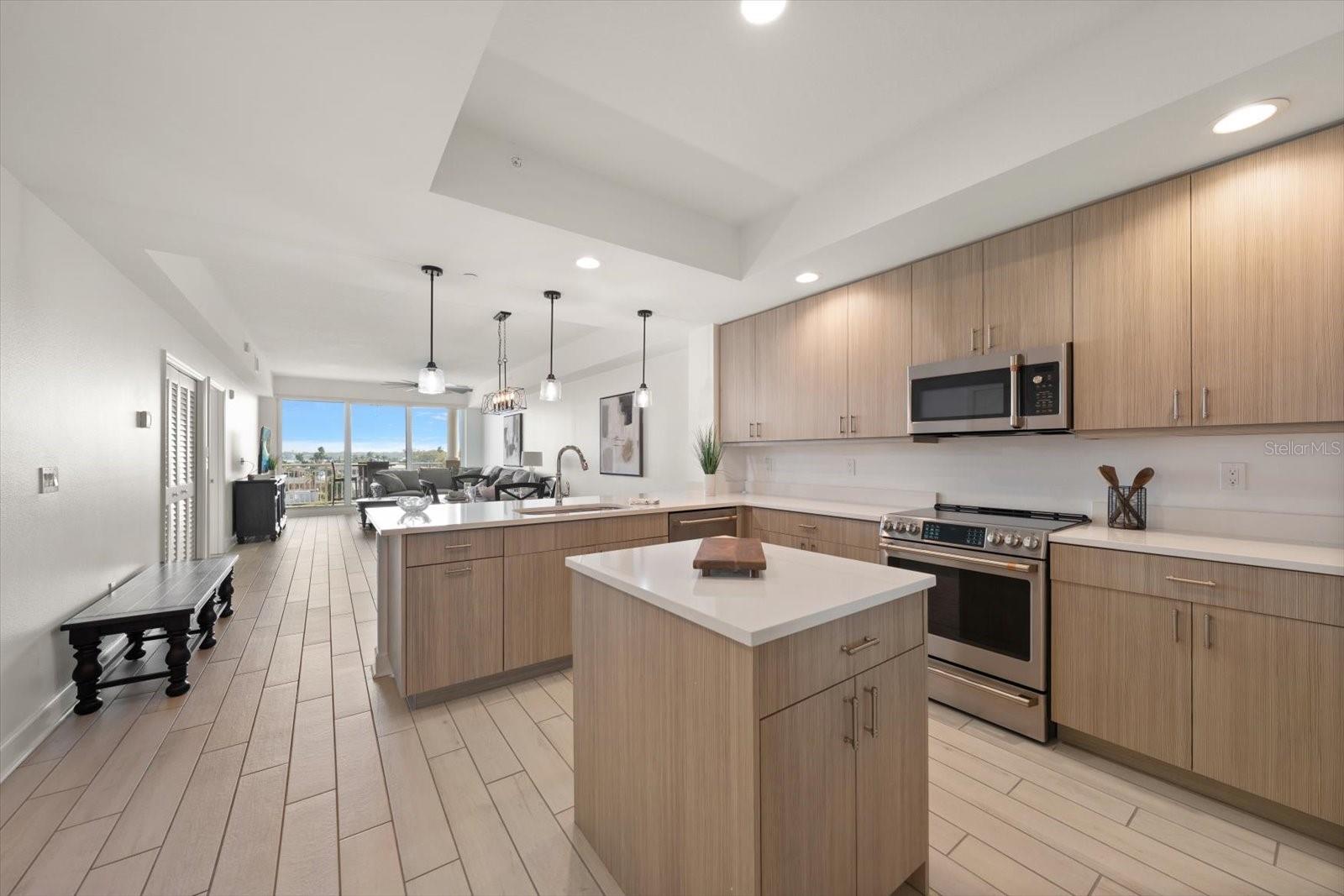 DOLPHIN HARBOUR CONDO - Residential