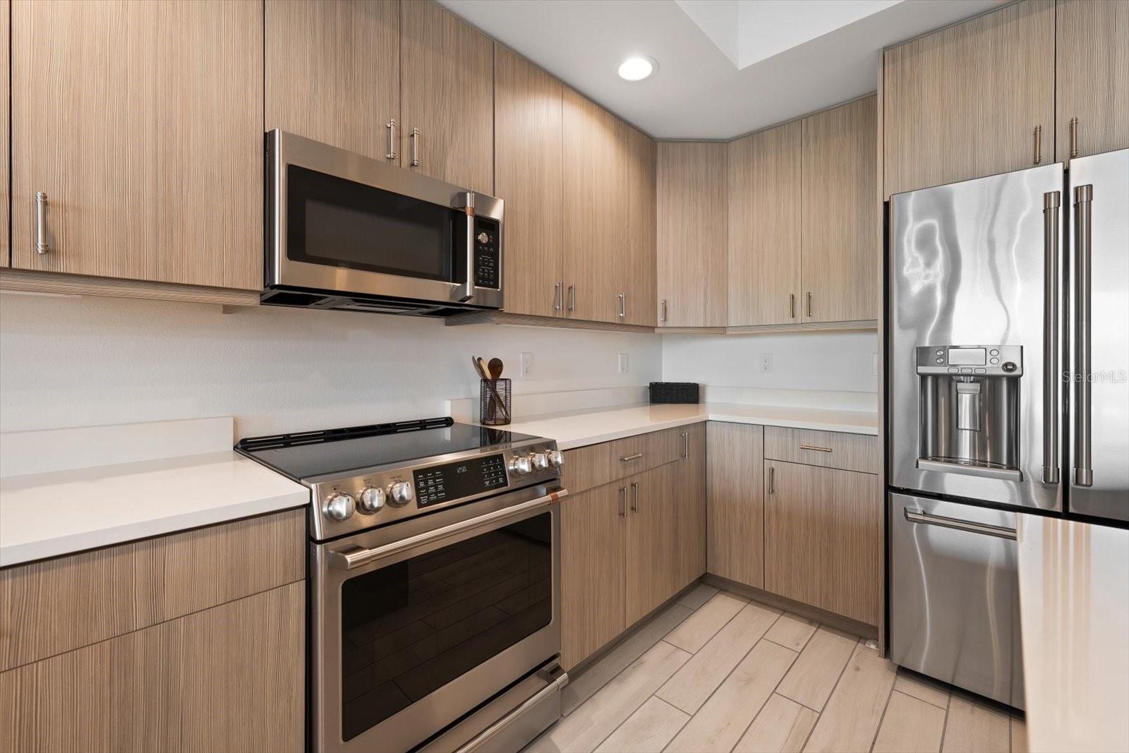 DOLPHIN HARBOUR CONDO - Residential