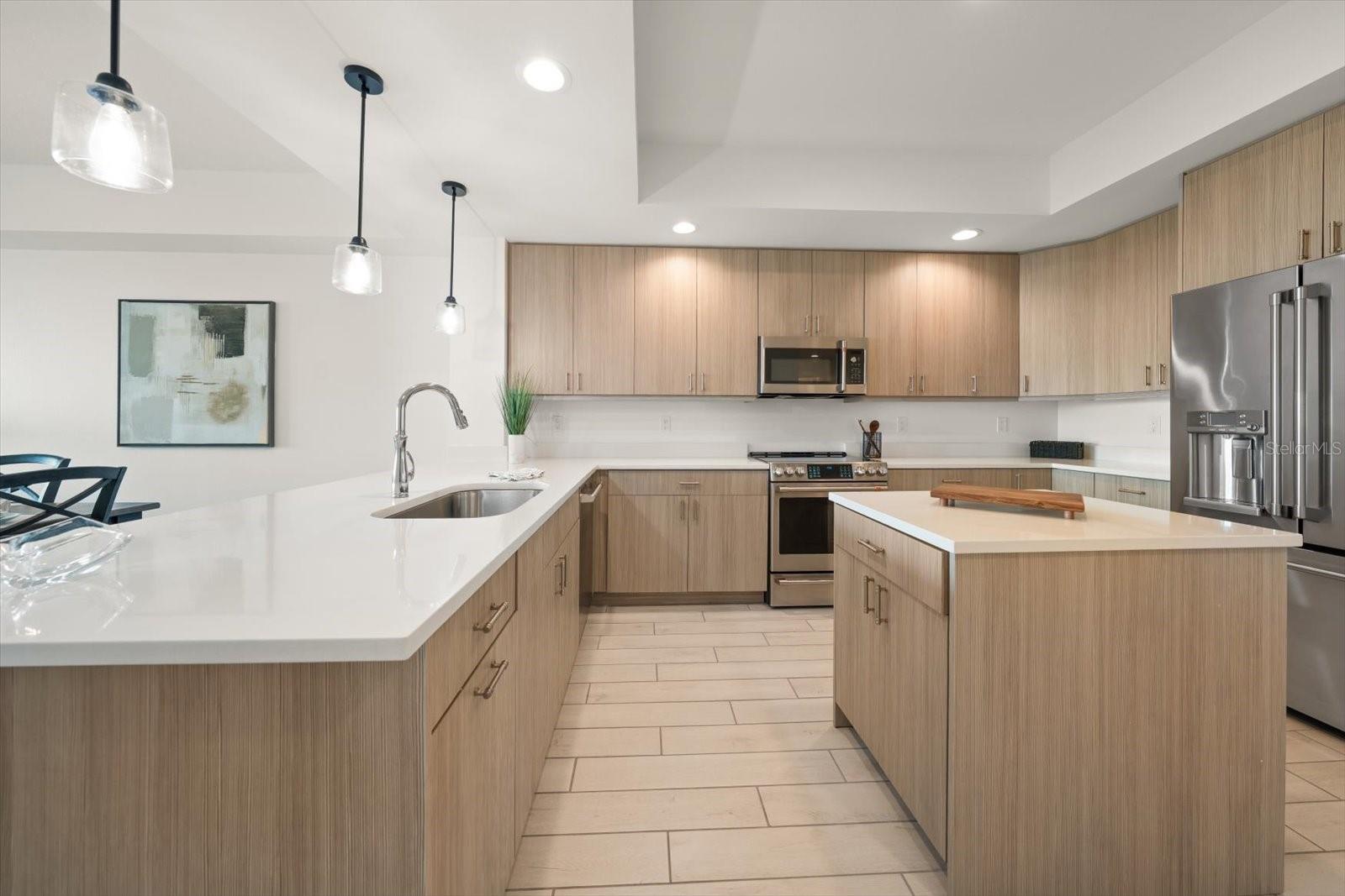 DOLPHIN HARBOUR CONDO - Residential