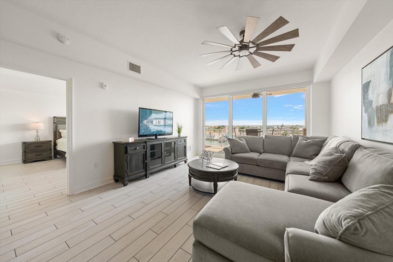 DOLPHIN HARBOUR CONDO - Residential