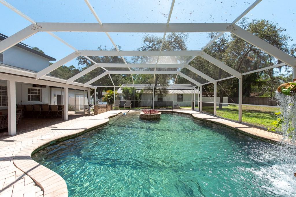 5305 LENOIR COURT