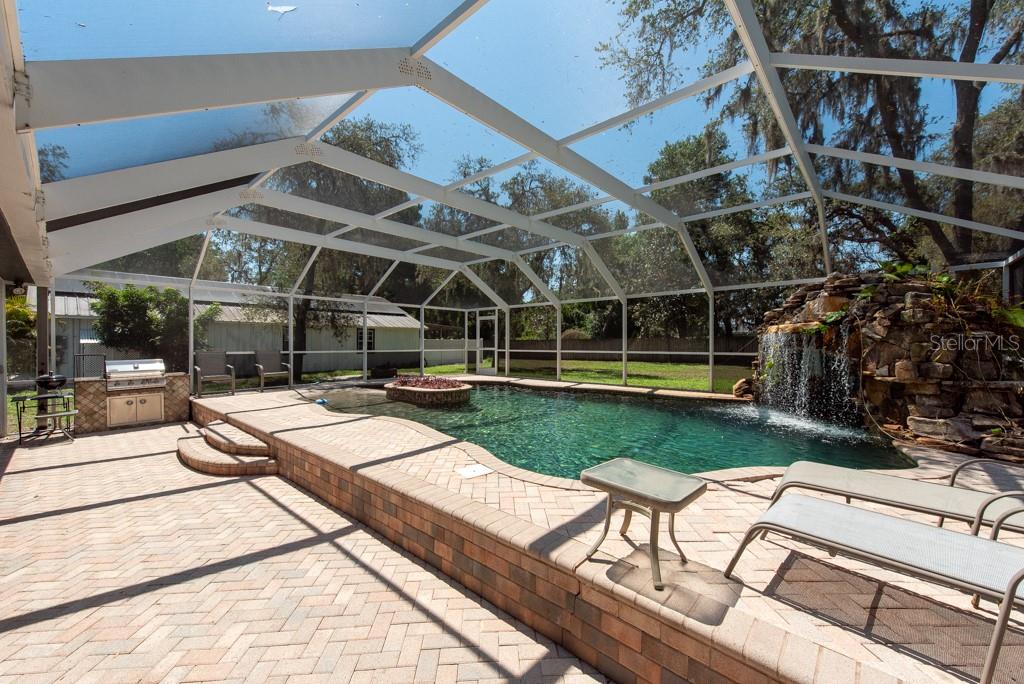 5305 LENOIR COURT