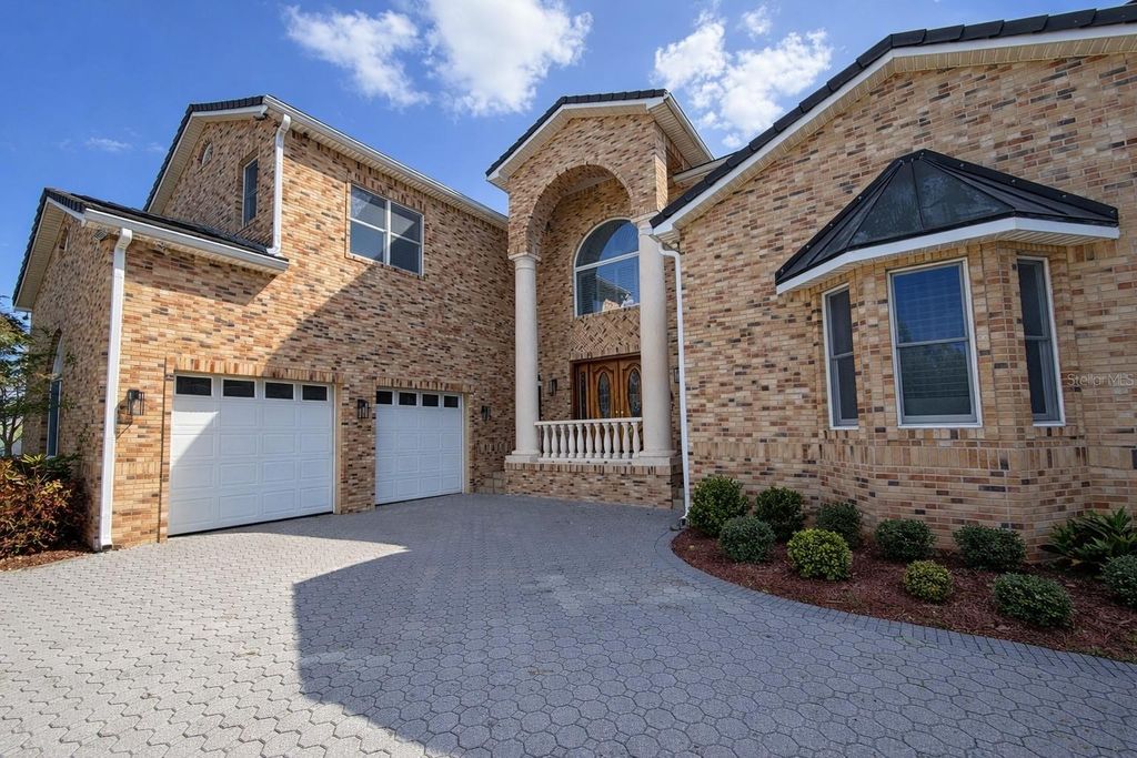 Photo of 441 Lucerne Avenue, Tampa, FL 33606 (MLS # TB8496743)