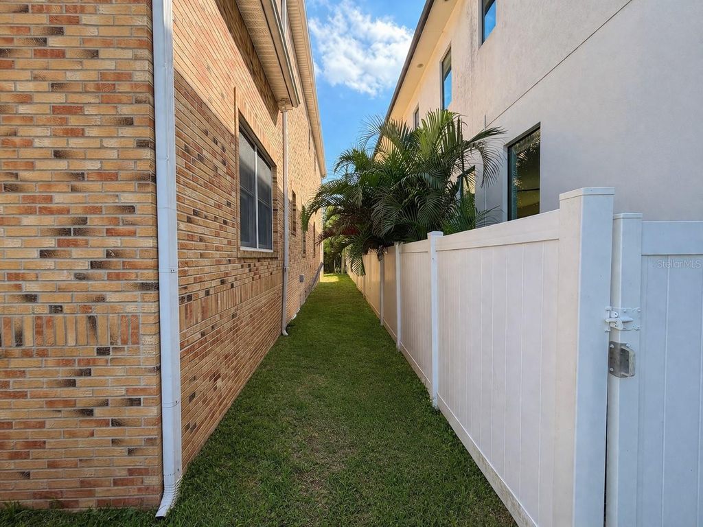 Photo of 441 Lucerne Avenue, Tampa, FL 33606 (MLS # TB8496743)