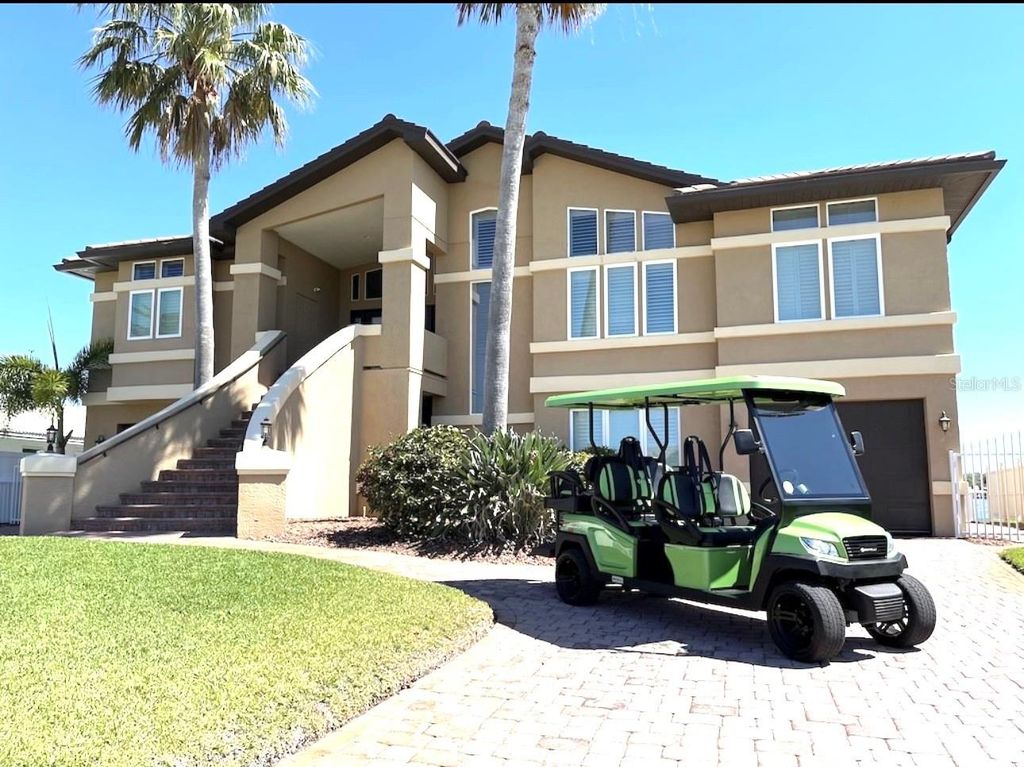 Photo of 514 Harbor Drive N, Indian Rocks Beach, FL 33785 (MLS # TB8388983)