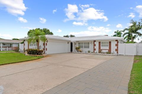 Photo of 13565 86th Avenue, Seminole, FL 33776 (MLS # TB8406088)