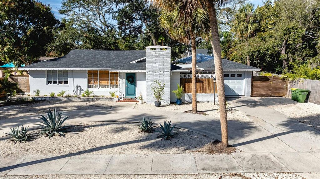 Photo of 2019 Chippawa Place, Sarasota, FL 34234 (MLS # A4677722)