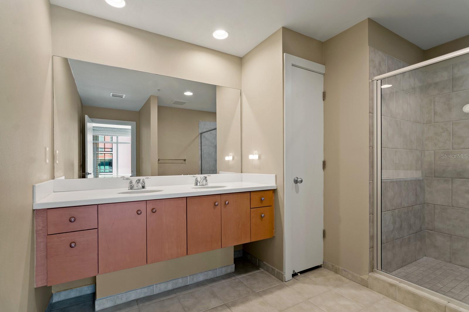 GRAND CENTRAL AT KENNEDY RESID - Residential