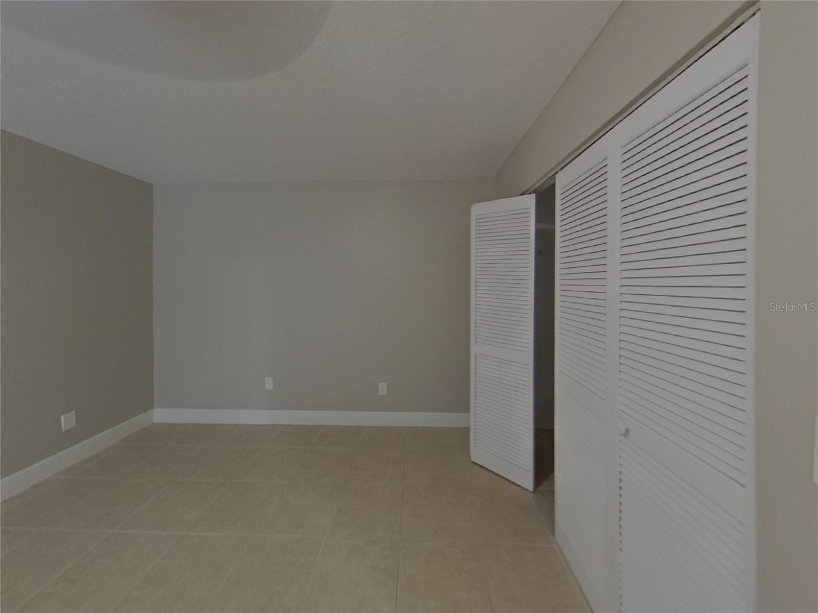 BLOOMINGDALE OAKS - Residential Lease