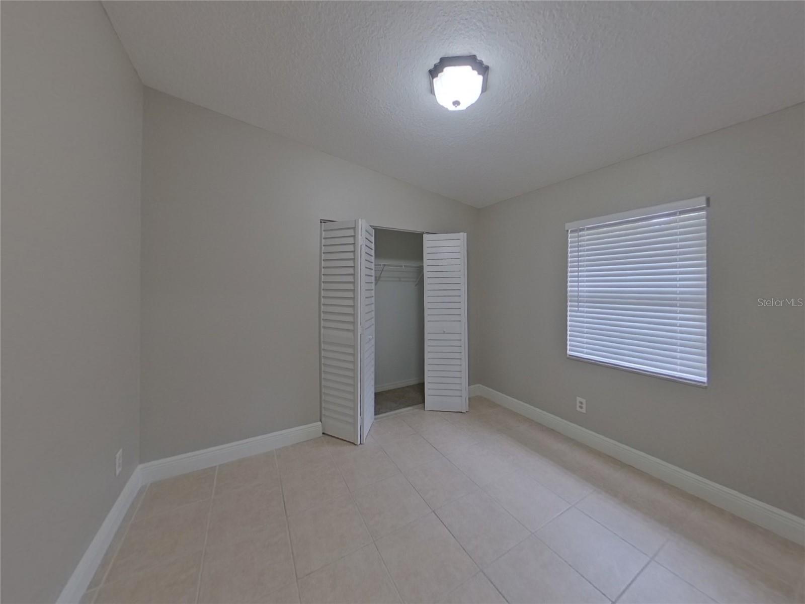 BLOOMINGDALE OAKS - Residential Lease