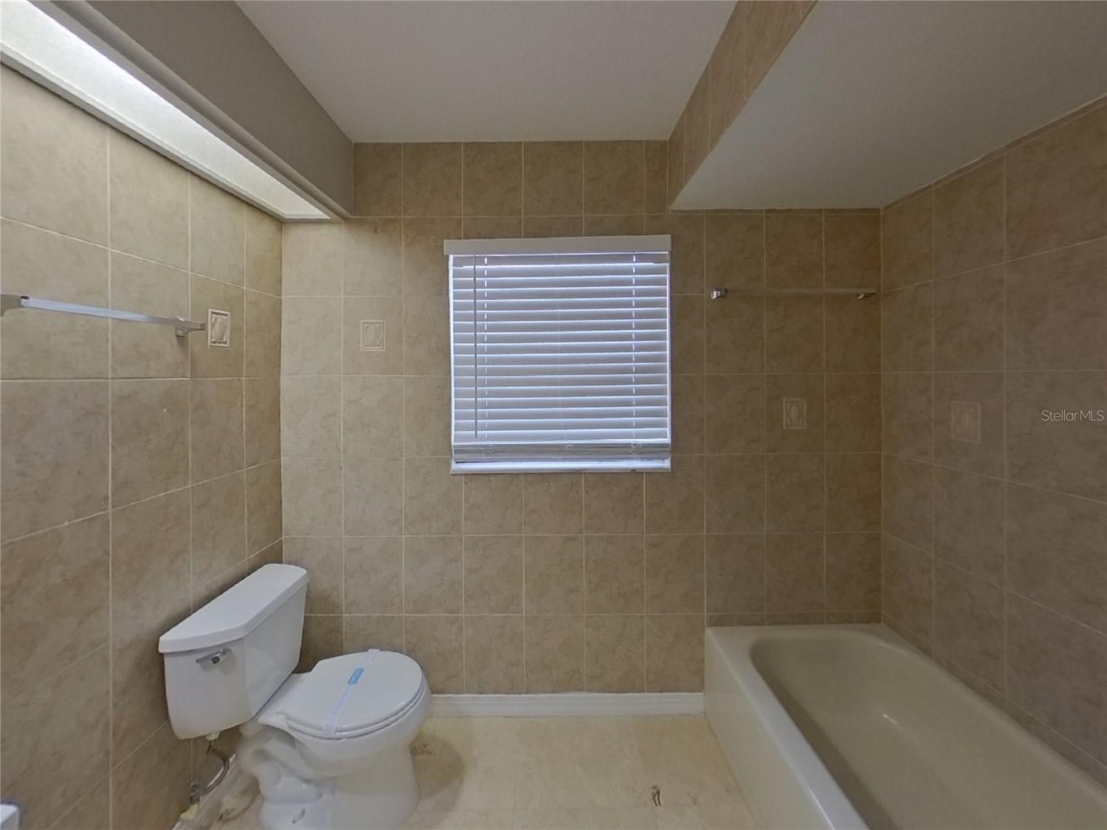 BLOOMINGDALE OAKS - Residential Lease