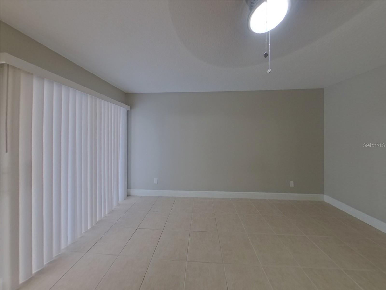 BLOOMINGDALE OAKS - Residential Lease