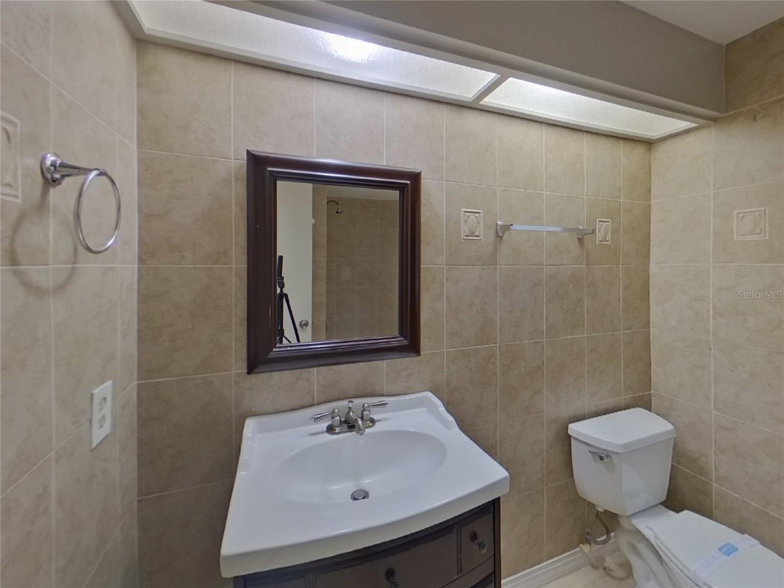 BLOOMINGDALE OAKS - Residential Lease