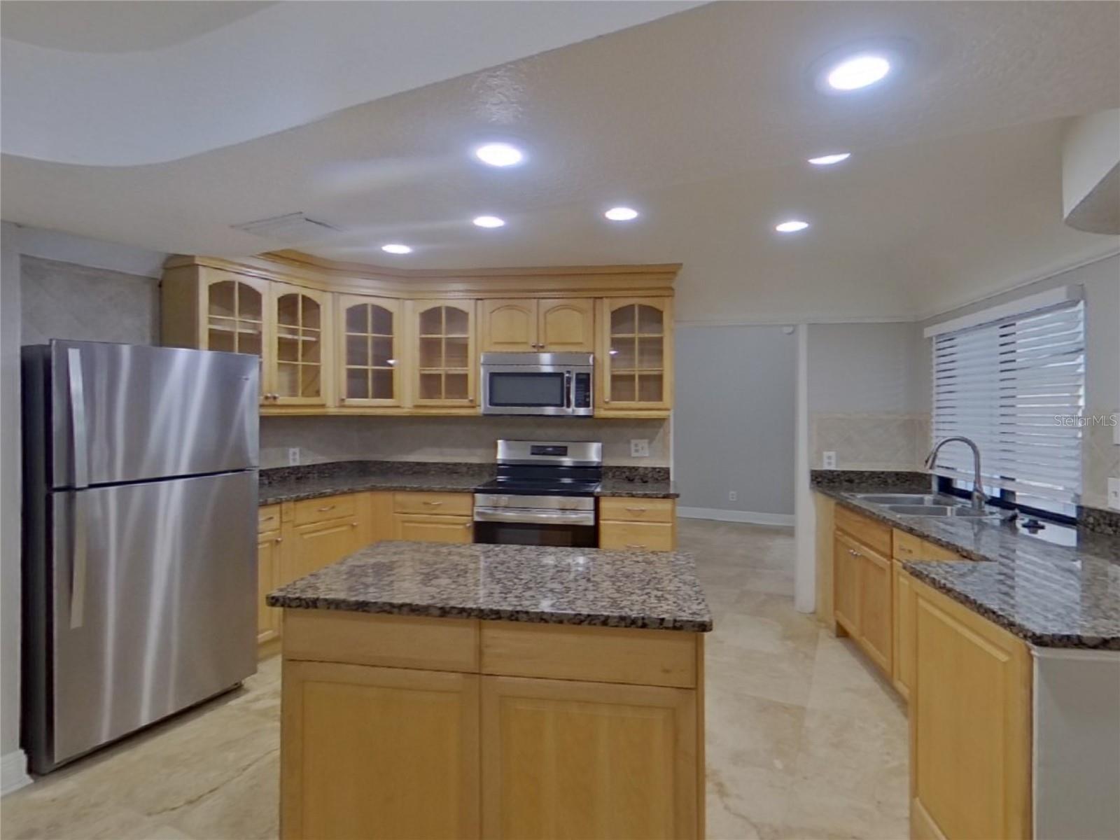 BLOOMINGDALE OAKS - Residential Lease