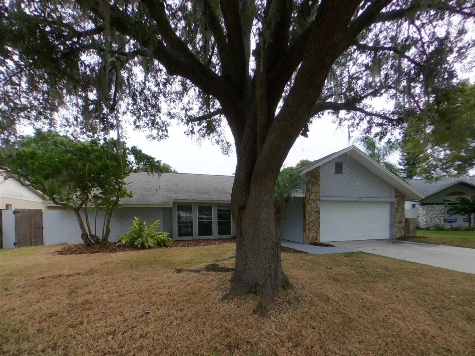 BLOOMINGDALE OAKS - Residential Lease