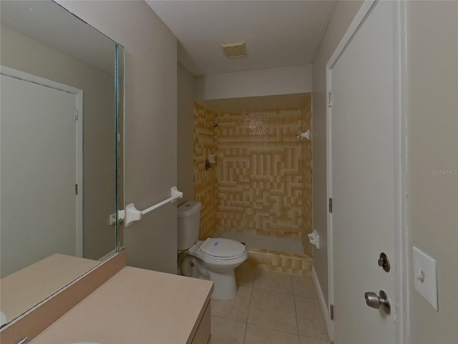 BLOOMINGDALE OAKS - Residential Lease