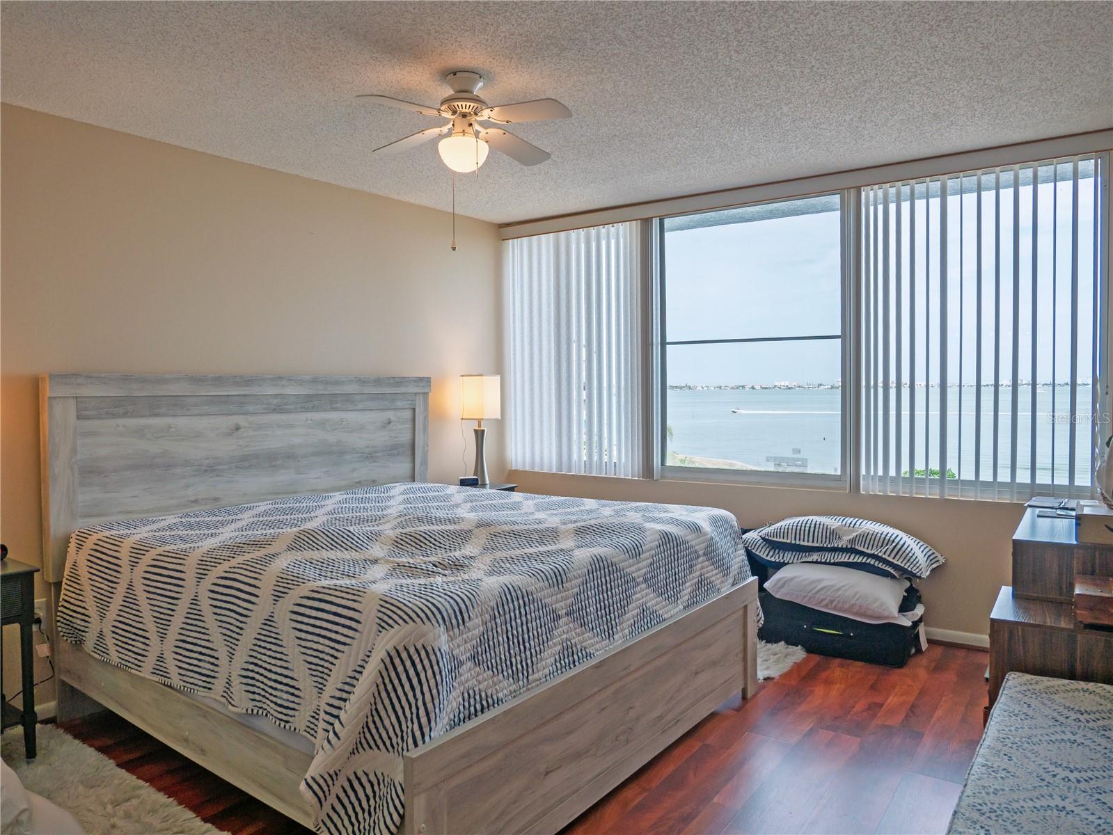 ISLA KEY CONDO - Residential
