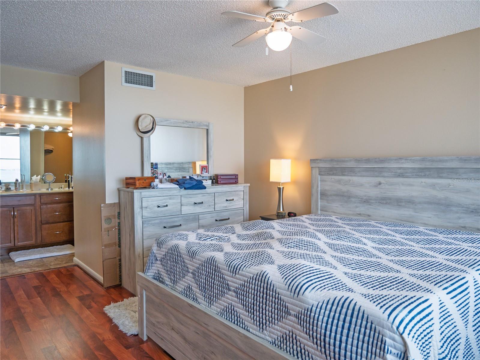 ISLA KEY CONDO - Residential