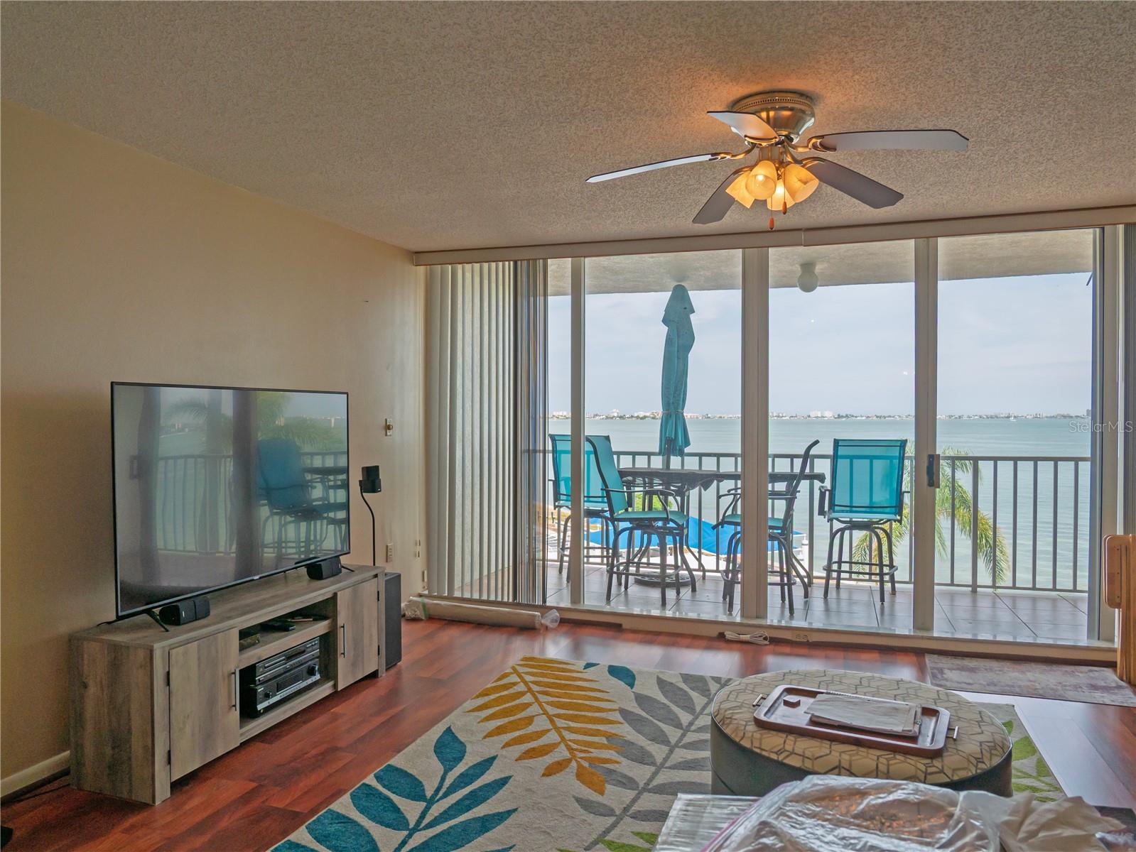 ISLA KEY CONDO - Residential