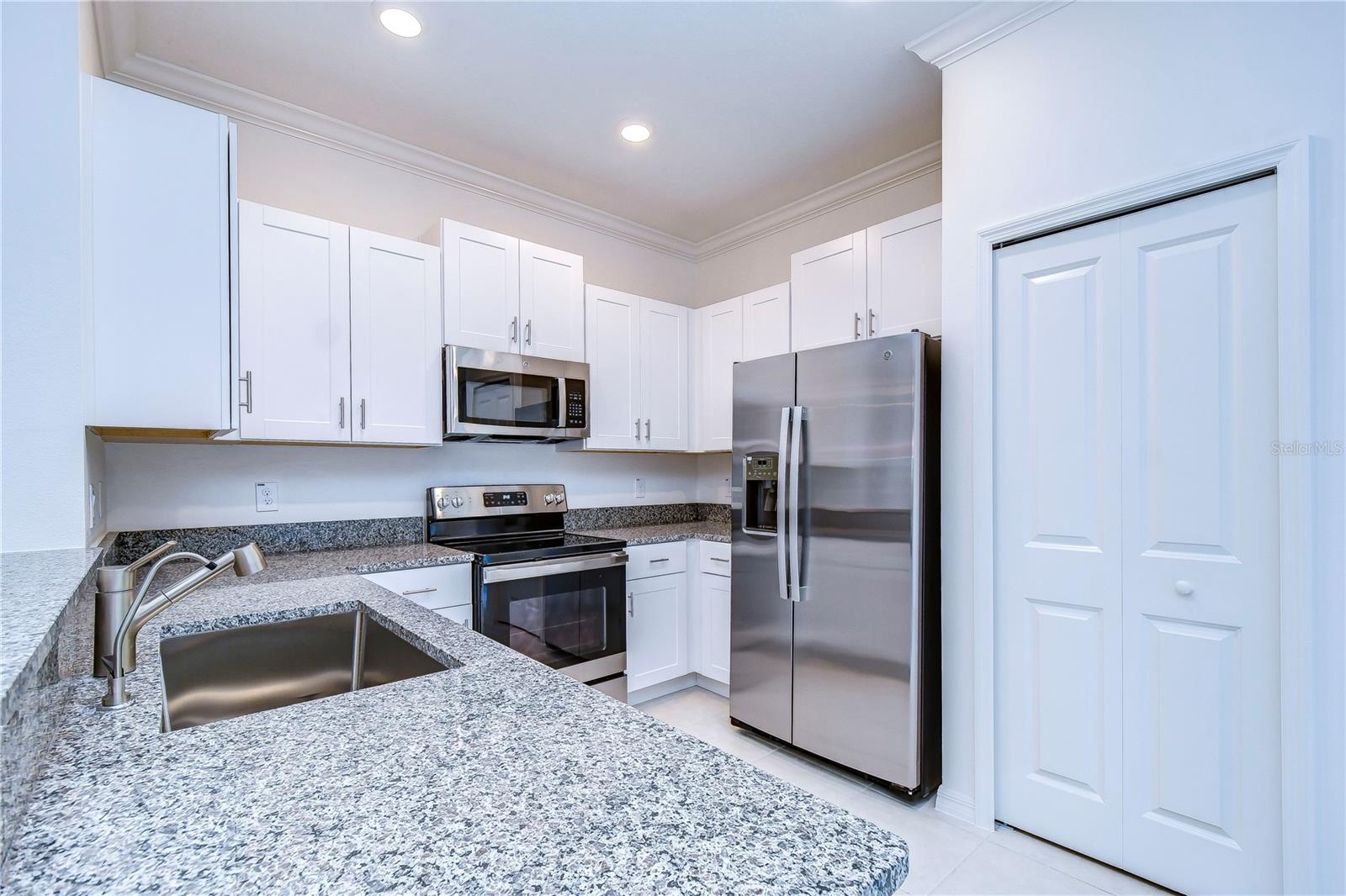 ABBOTT SQUARE PH 1A - Residential Lease