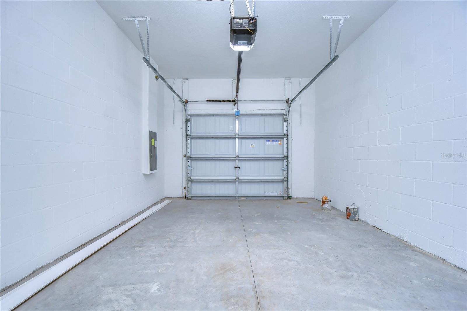 ABBOTT SQUARE PH 1A - Residential Lease