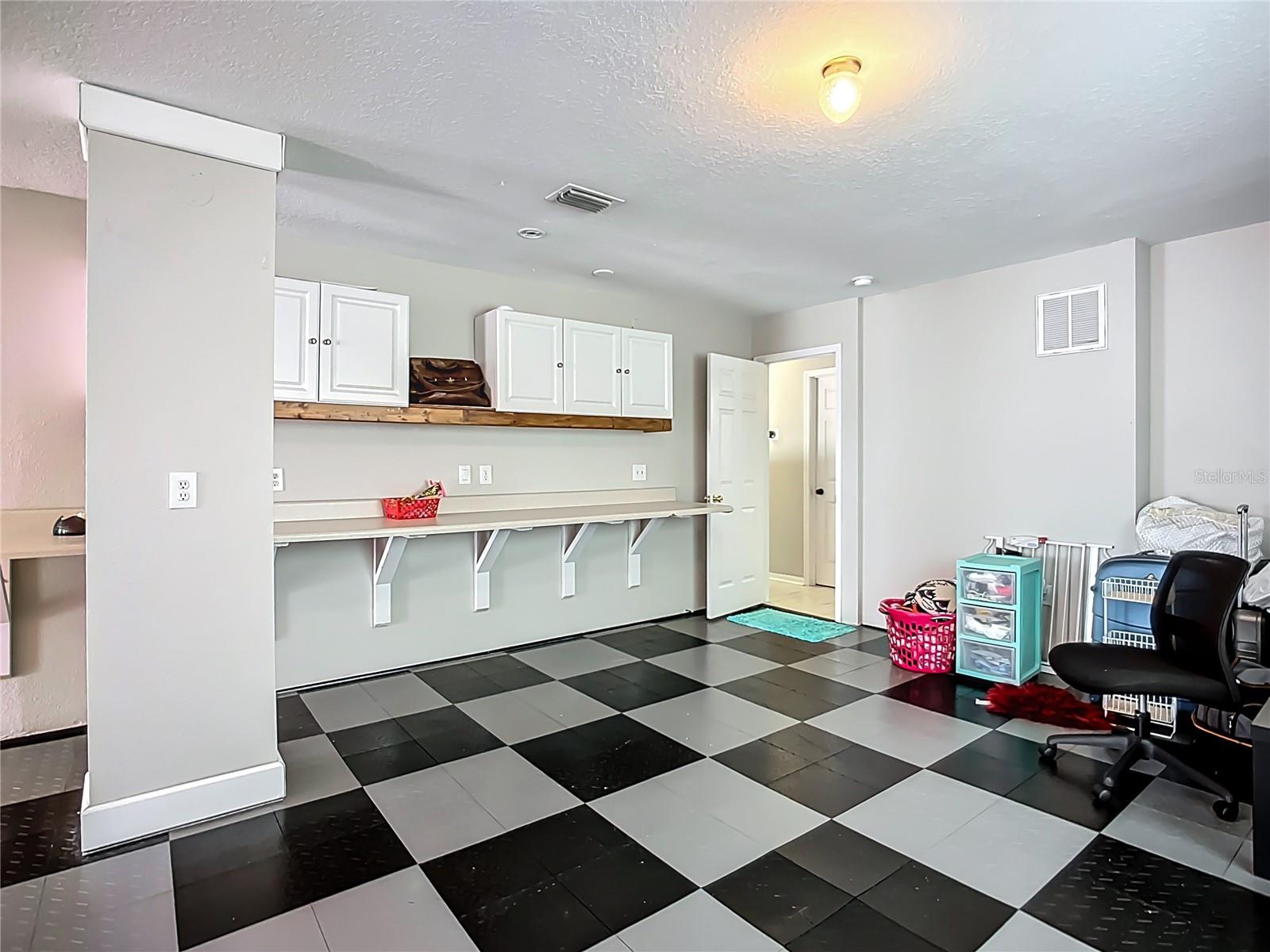 SUMMERFIELD VILLAGE 1 TR 7 - Residential Lease