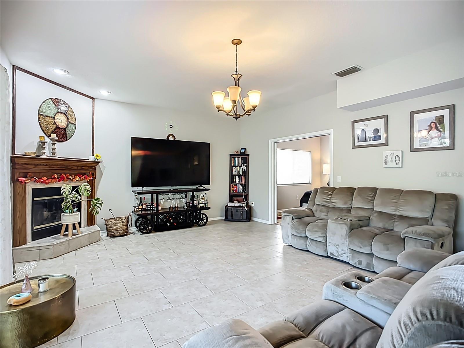 SUMMERFIELD VILLAGE 1 TR 7 - Residential Lease