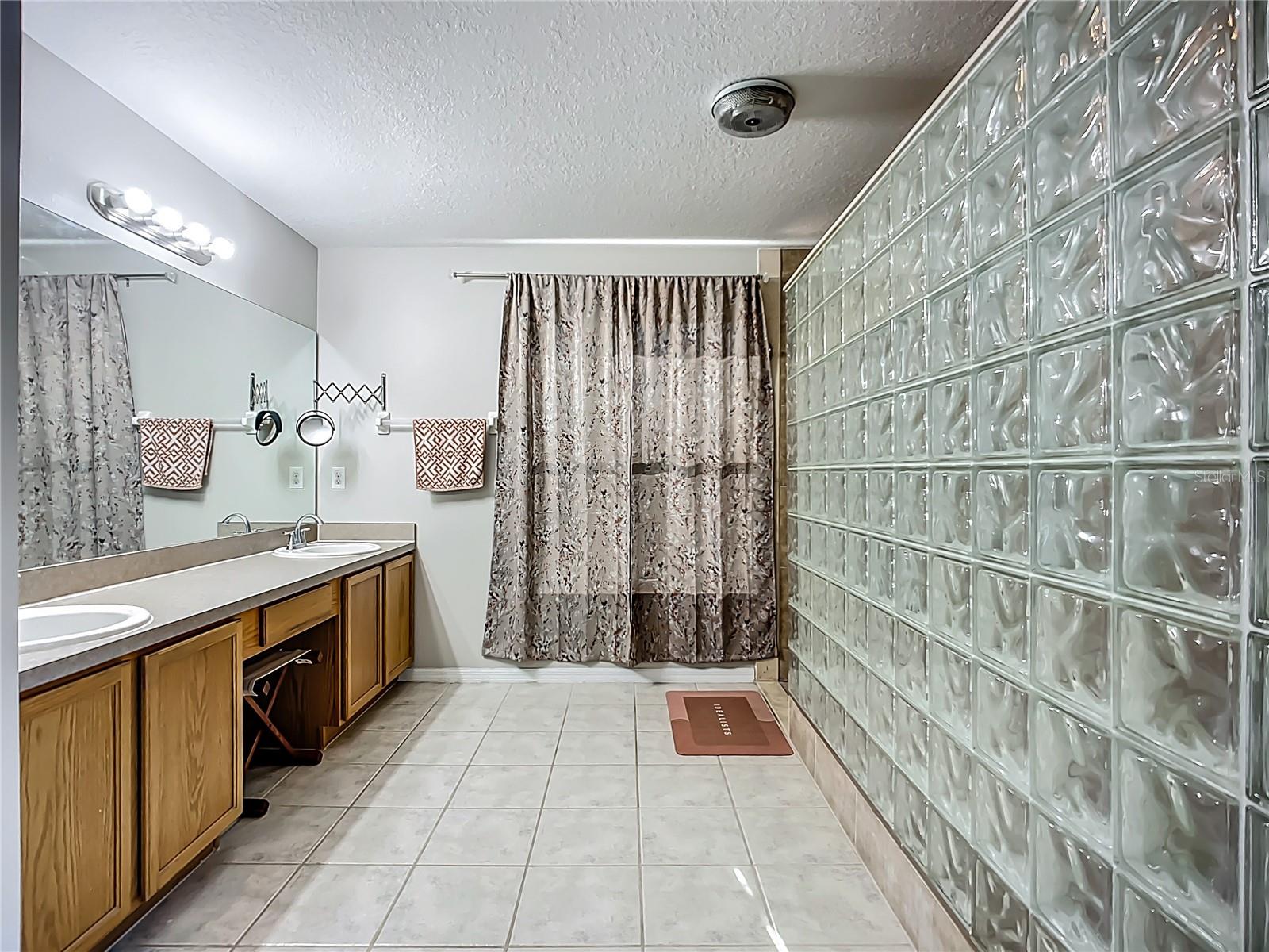 SUMMERFIELD VILLAGE 1 TR 7 - Residential Lease