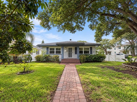 Photo of 1146 30th Avenue N, St Petersburg, FL 33704 (MLS # TB8558849)