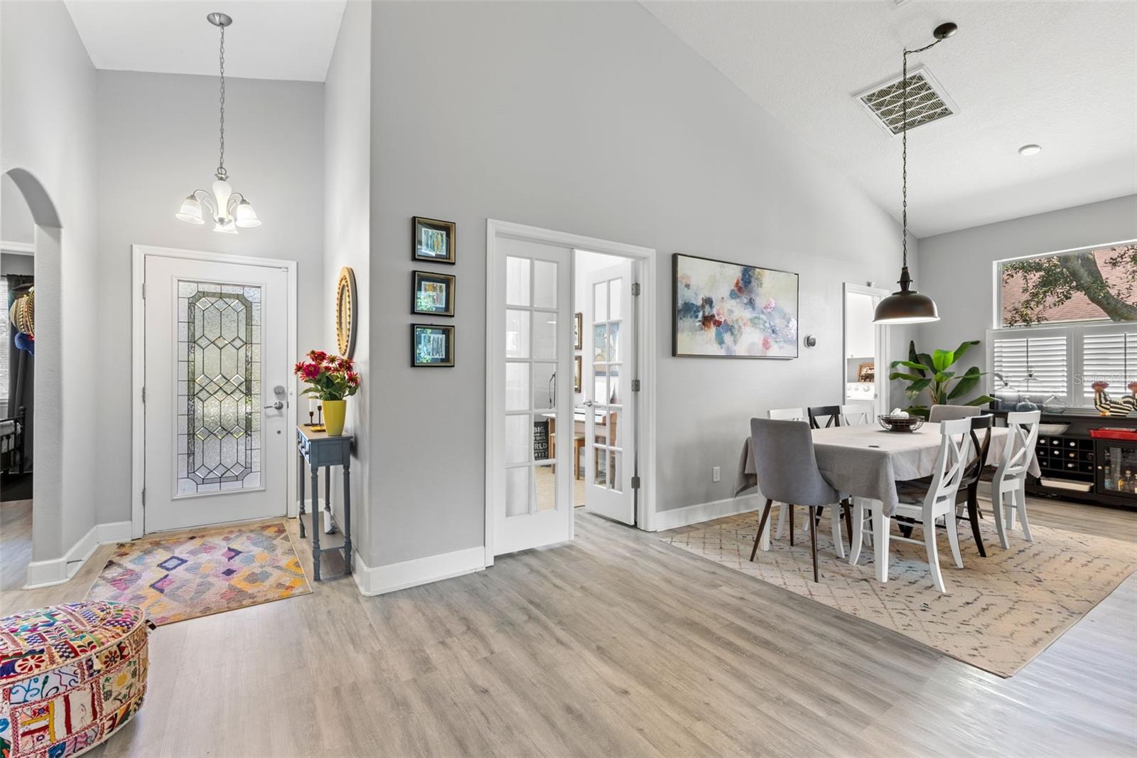 1527 RIVER COURT