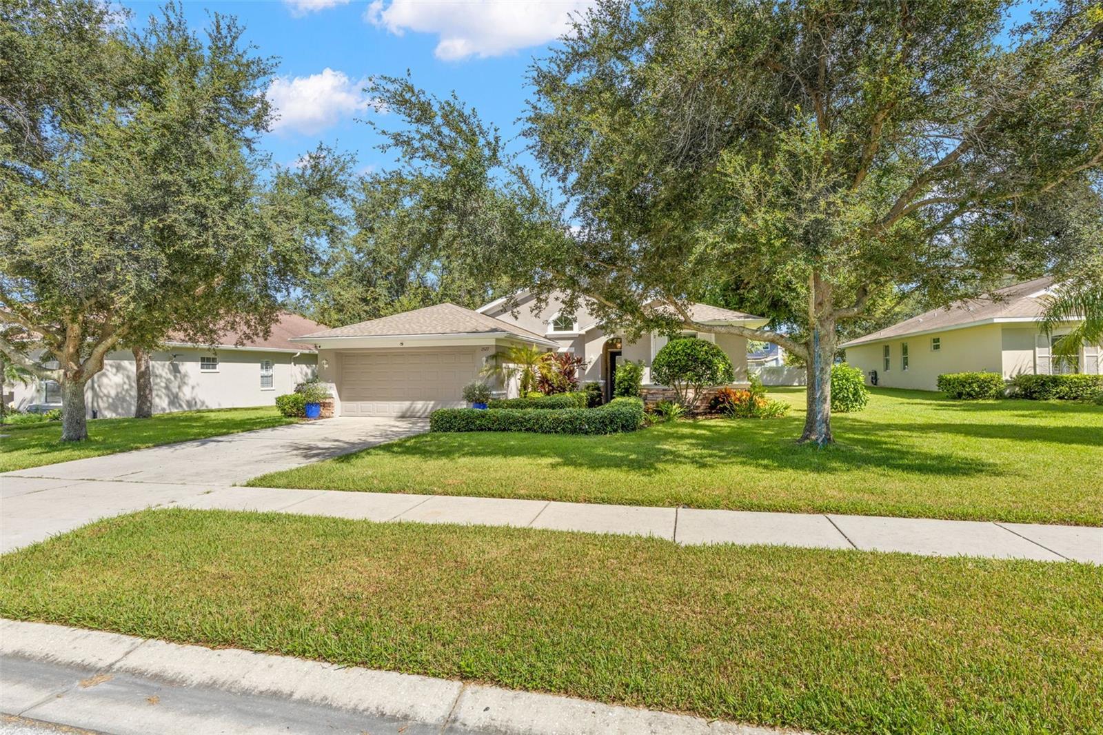 1527 RIVER COURT