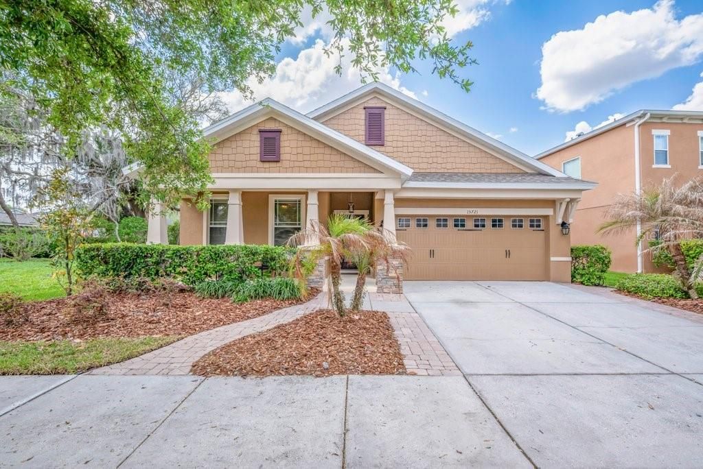 Photo of 15721 Oakleaf Run Drive, Lithia, FL 33547 (MLS # TB8492356)